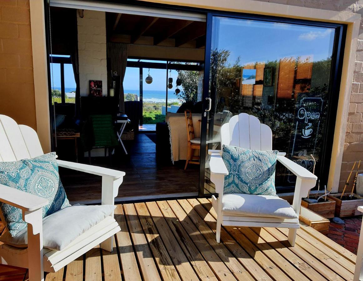 Hotel West Coast Seaside Getaway à Grotto Bay Extérieur photo