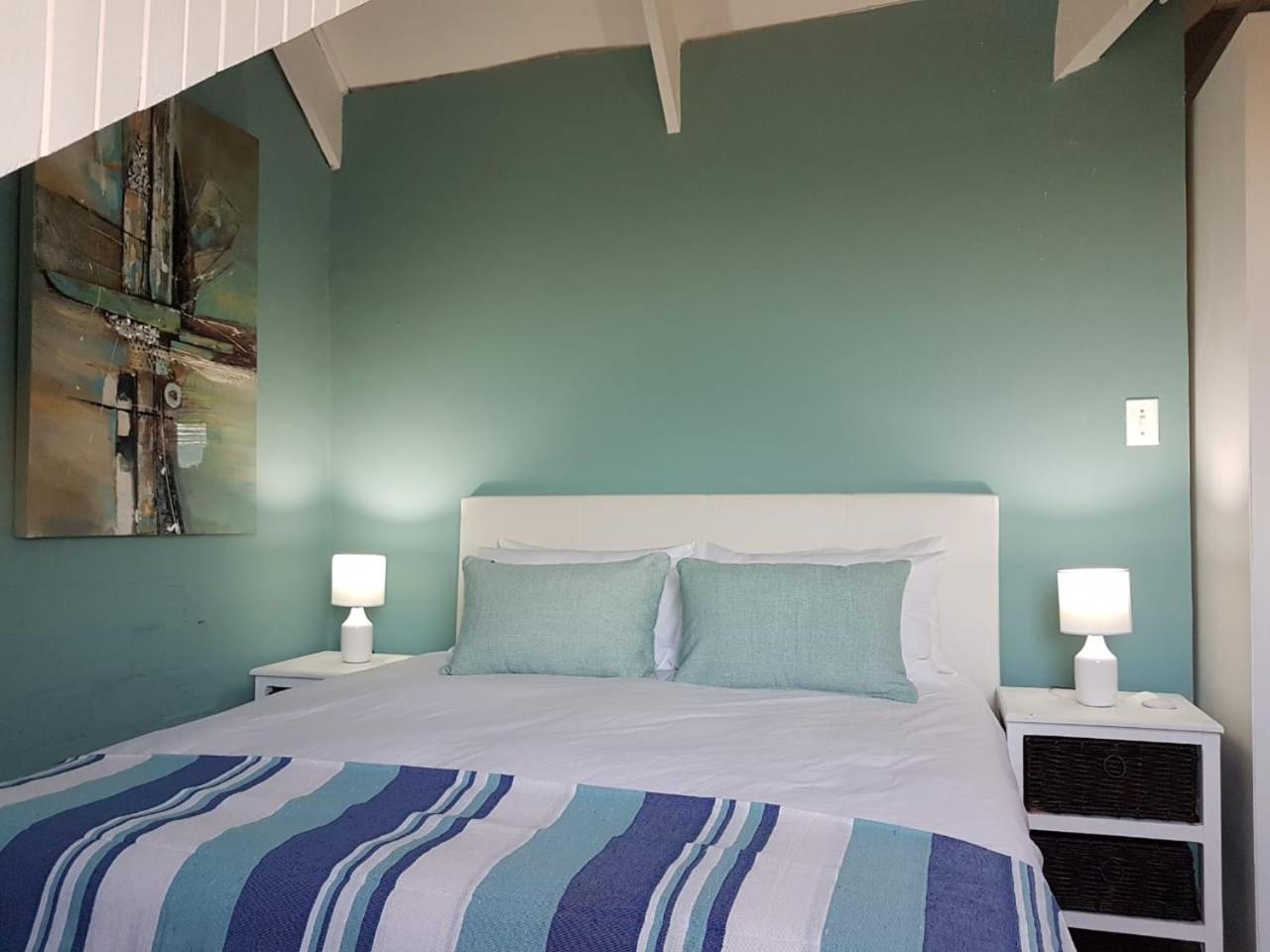 Hotel West Coast Seaside Getaway à Grotto Bay Extérieur photo