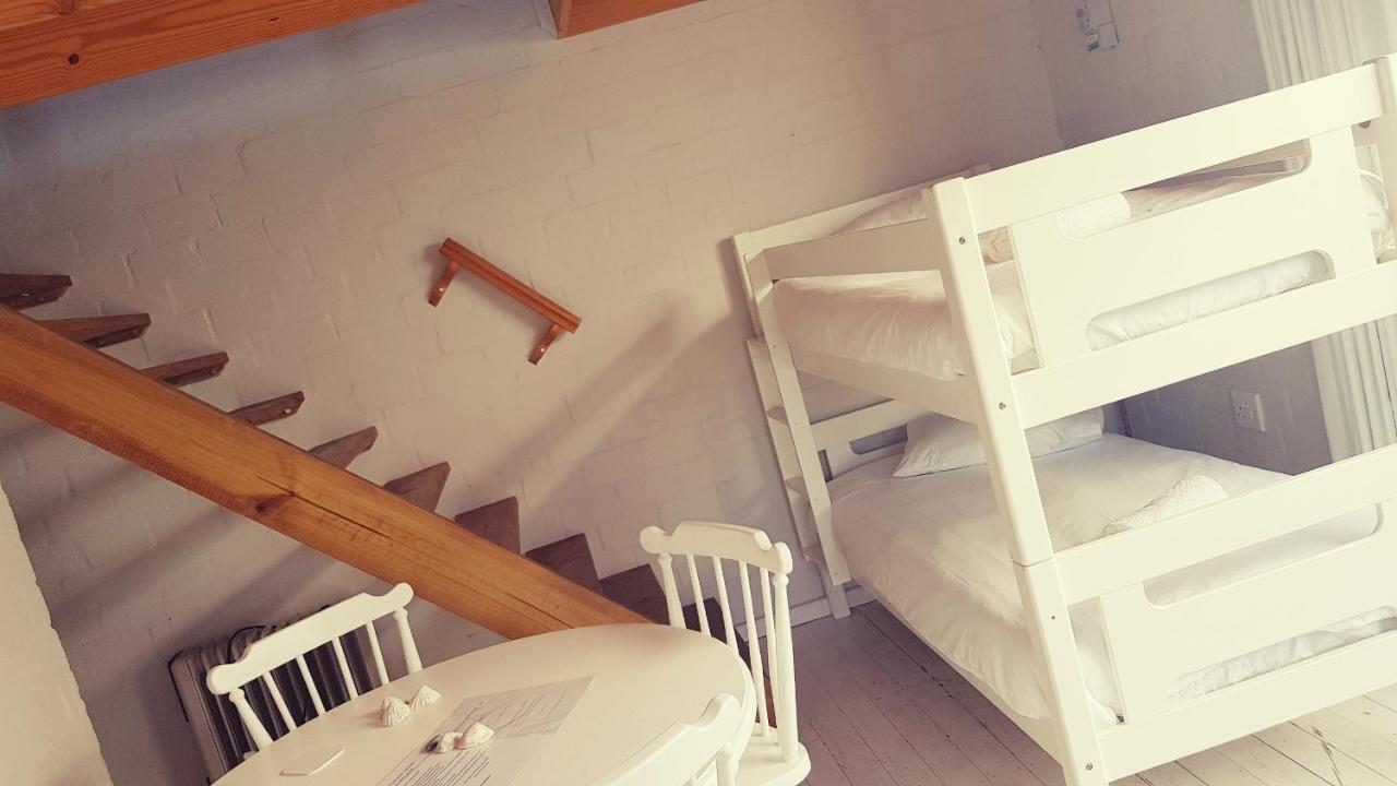 Hotel West Coast Seaside Getaway à Grotto Bay Extérieur photo